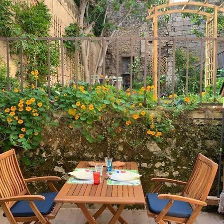 Ferienwohnung Capucines, Un Jardin Secret Dans Le Centre Historique Arles Exterior foto