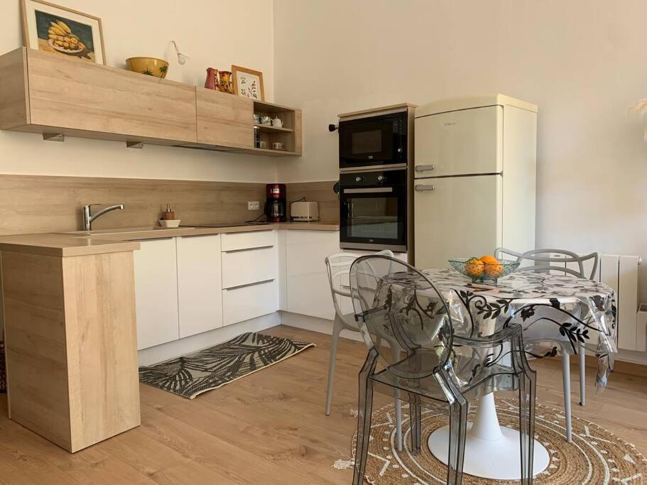 Ferienwohnung Capucines, Un Jardin Secret Dans Le Centre Historique Arles Exterior foto