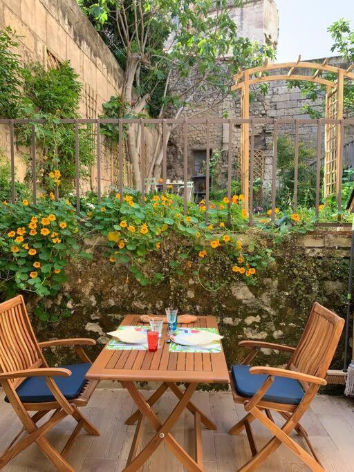 Ferienwohnung Capucines, Un Jardin Secret Dans Le Centre Historique Arles Exterior foto