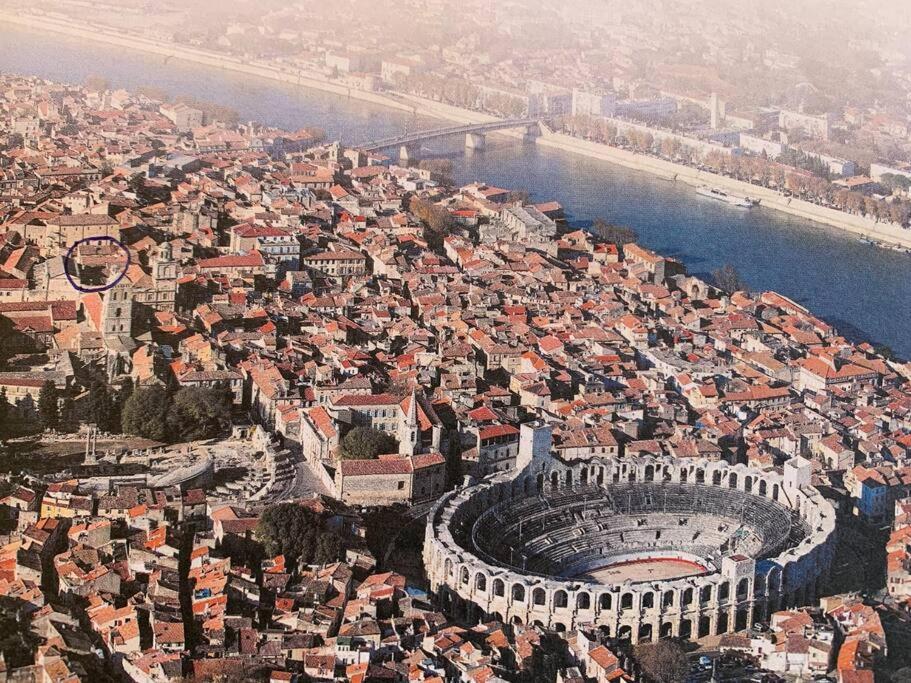 Ferienwohnung Capucines, Un Jardin Secret Dans Le Centre Historique Arles Exterior foto